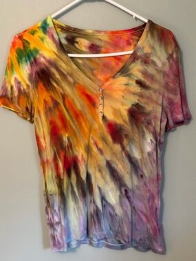 One of a kind Ice dyed cotton V-Neck Short Sleeve Top in mystic sunburst